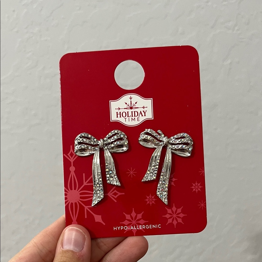Holiday Time Sparkling Silver Bow Jewelry